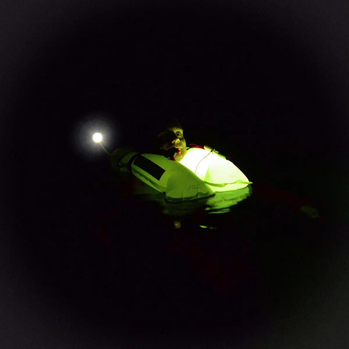 Pylon lifejacket light, image 3